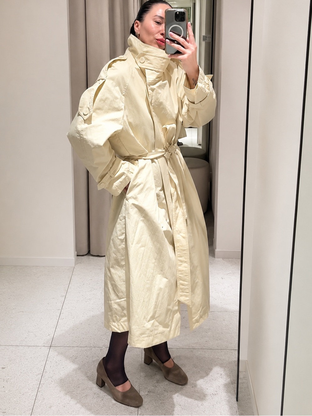 VIRAL ZARA LUXURY TREND COAT HIGH NECK NECK SIZE M
🚨NO DISCOUNT - Picture 14 of 16
